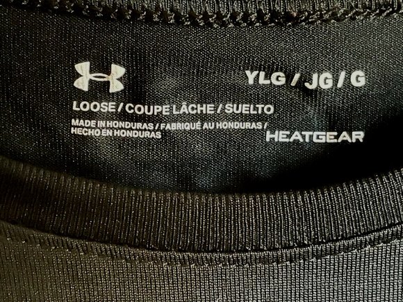 Under Armour Spellout Loose Coupe Heat Gear Short Sleeve TShirt SZ YL Black - Picture 5 of 9